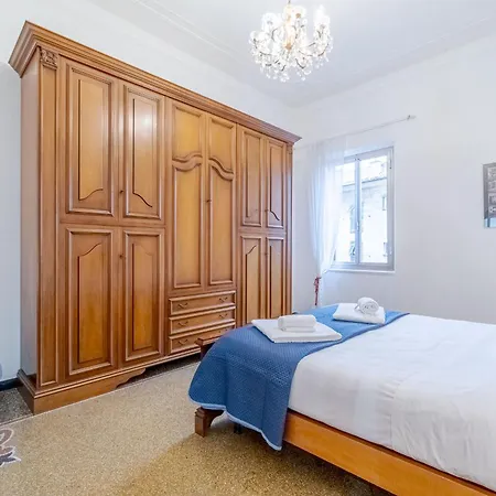 San Fruttuoso Vintage & Roomy Flat *